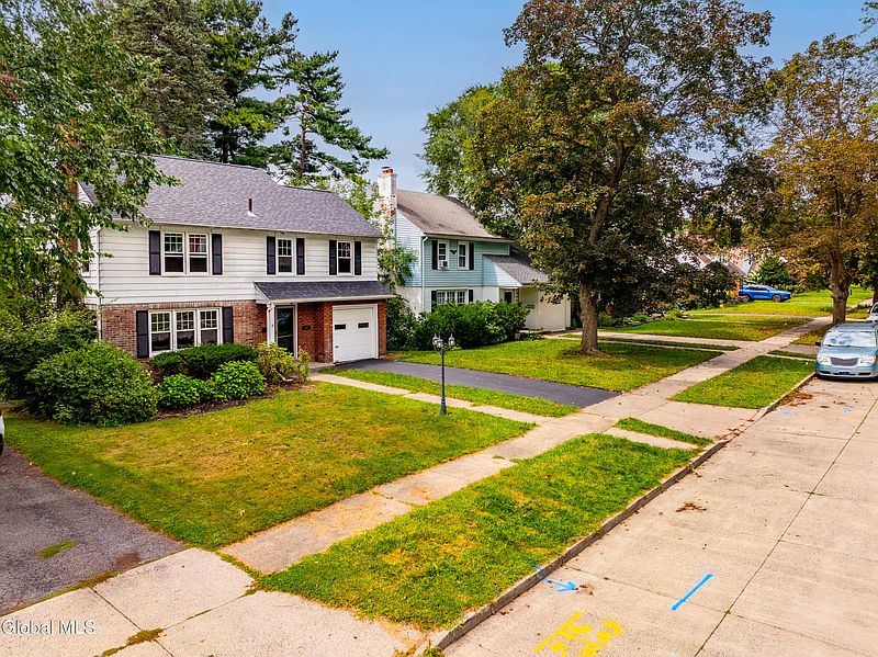 2nd image of 47 Pointview Drive