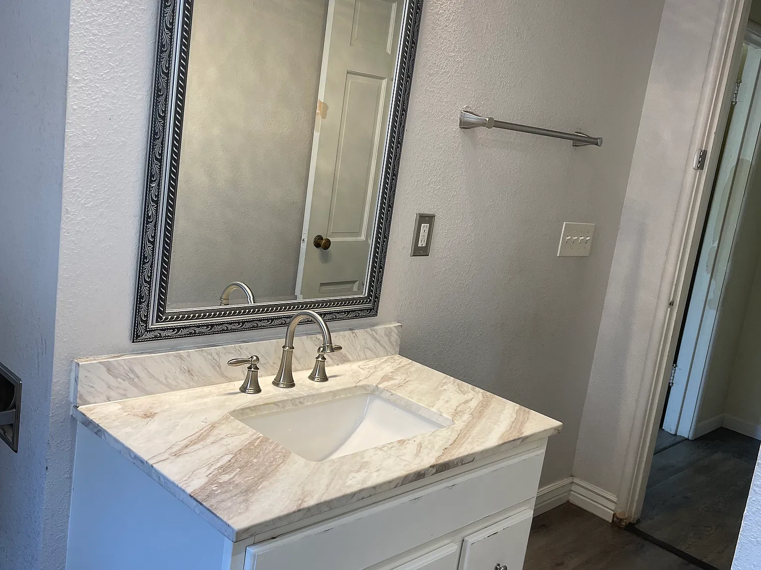 1330 W Park St — Photo 3