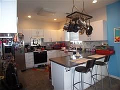 Kitchen w/breakfast nook