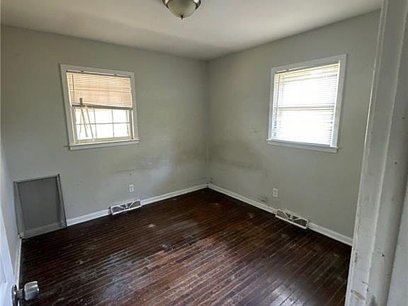 4th image of 9810 Booth Ave