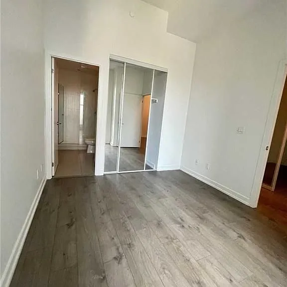 297 College St #1001 — Photo 5