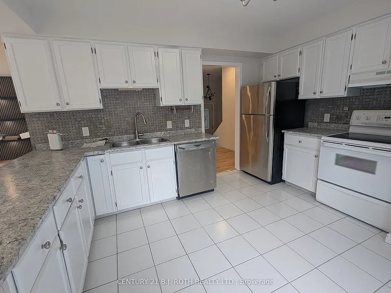 756 Hastings Ave — Photo 4