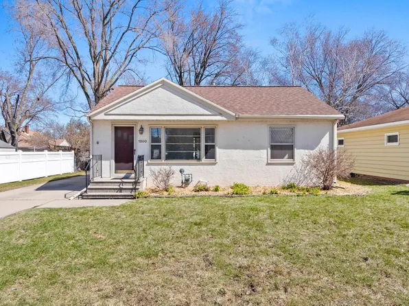 1200 Bond St, Green Bay, WI 54303