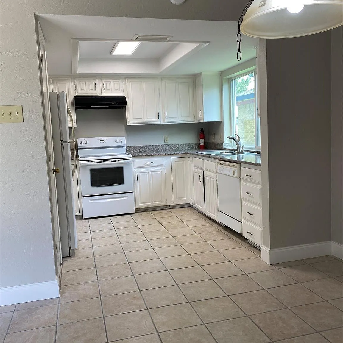 4 bed, 1700 sqft, $2,395 — Photo 4