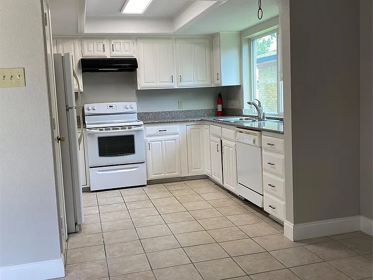 161 S Heartz Rd — Photo 4
