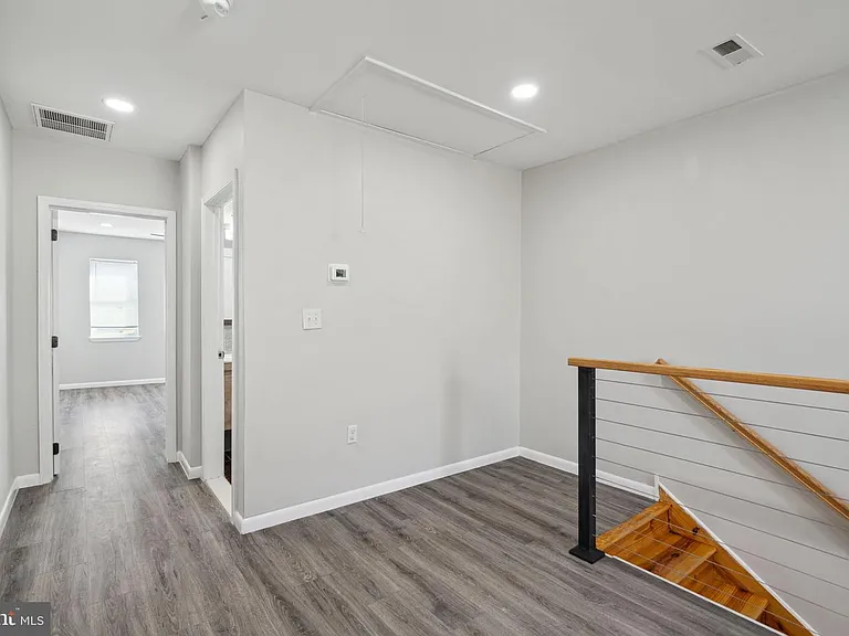175 W Girard Ave #2 — Photo 2