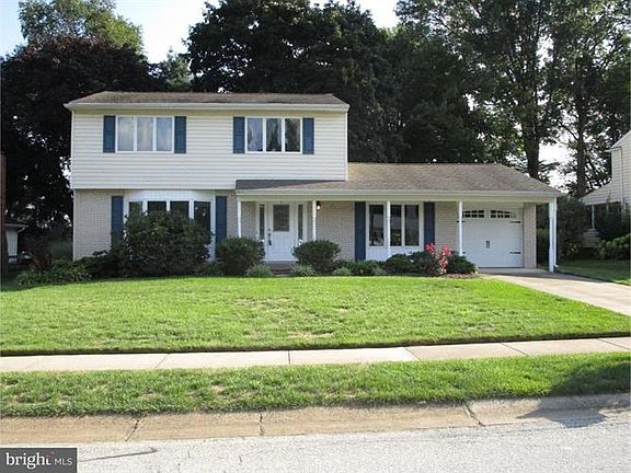 4th image of 83 White Clay Cres