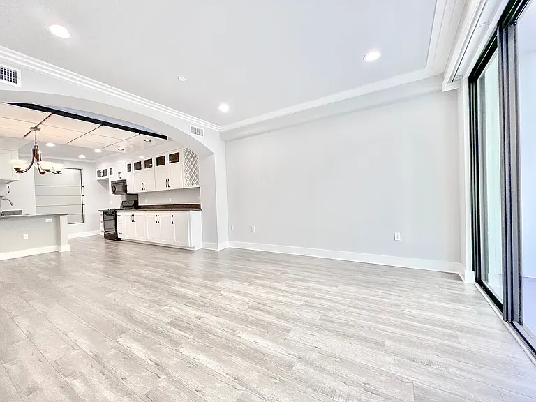 10270 Almayo Ave — Photo 17