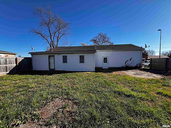 4th image of 920 N Bentley St