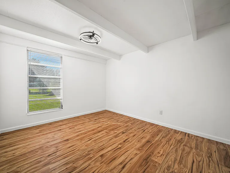 511 Club Cir — Photo 10