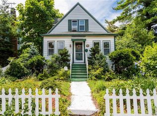 14 Leach St, Lynbrook, NY 11563