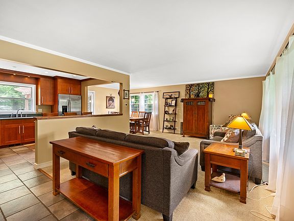 2nd image of 139 Sandalwood Dr