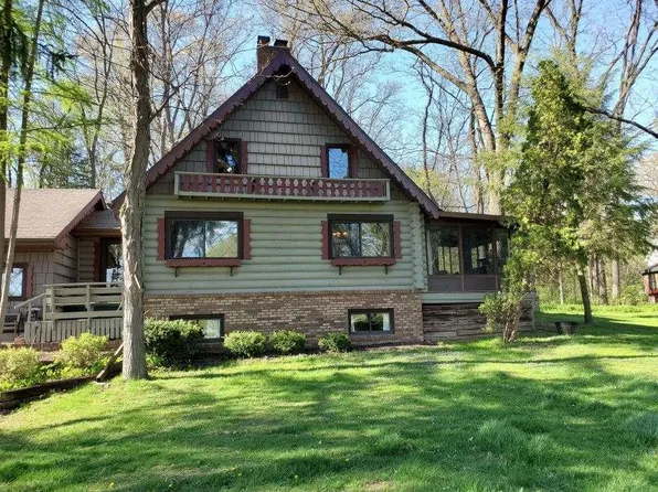 8362 Burr Oak Rd, Roscoe, IL 61073