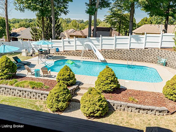 2nd image of 9409 Amber Ridge Ct