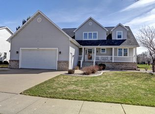 405 Appletree Ln, Little Chute, WI 54140