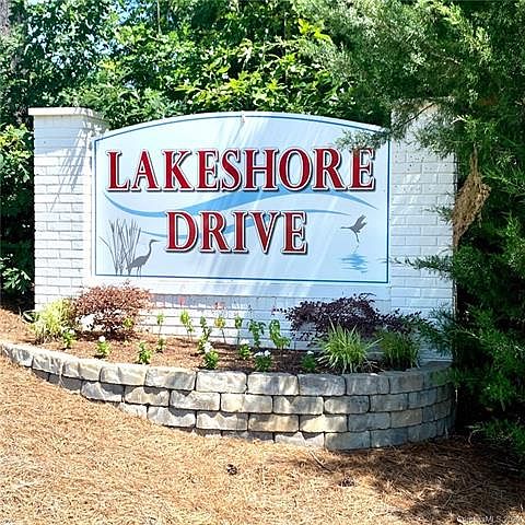 2nd image of 485 Lakeshore Dr
