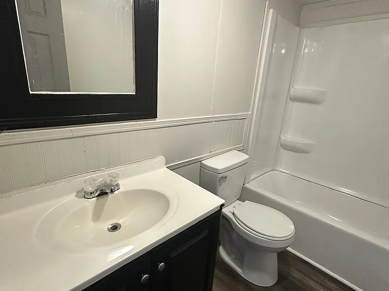 472 Sarah St — Photo 7