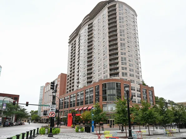 807 Davis St Unit 911, Evanston, IL 60201