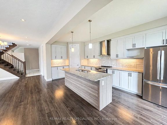 3rd image of 3074 Turner Cres