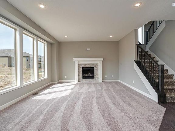 4th image of 1004 NE Brookfield Dr