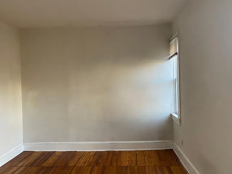 251 Robert St #6 — Photo 8