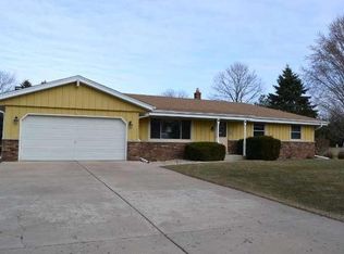 W339N6614 Breezy Point Rd, Oconomowoc, WI 53066