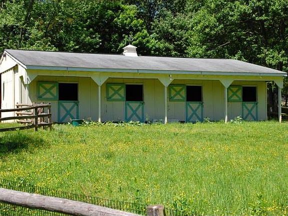 Working Barn & Tack Room