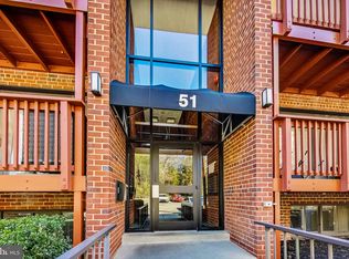51 Skyhill Rd APT 203, Alexandria, VA 22314