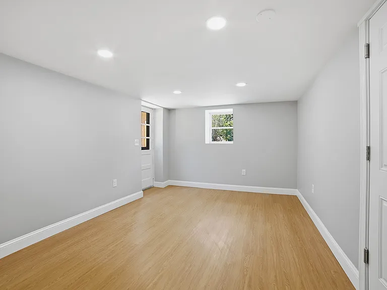 44 Topsfield Cir — Photo 17