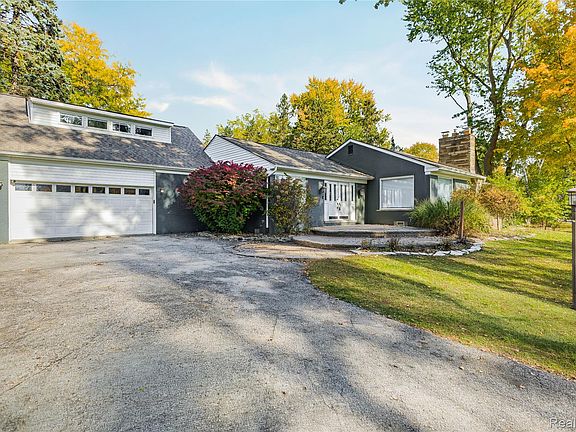 4th image of 29140 Millbrook Rd