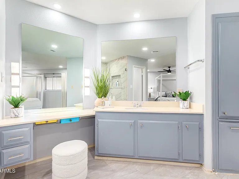4428 W Laurie Ln — Photo 15