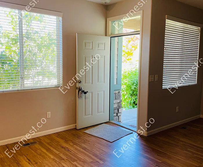 2851 Kansas Dr — Photo 8