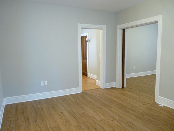 4th image of 44 Grove Ave #1