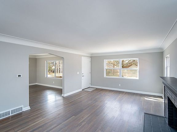 4th image of 6736 Elwynne Dr