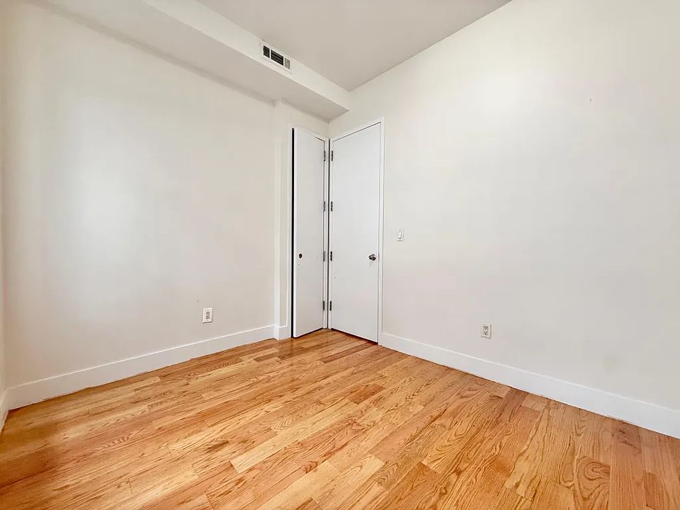 2nd image of 772 Jefferson Ave #776