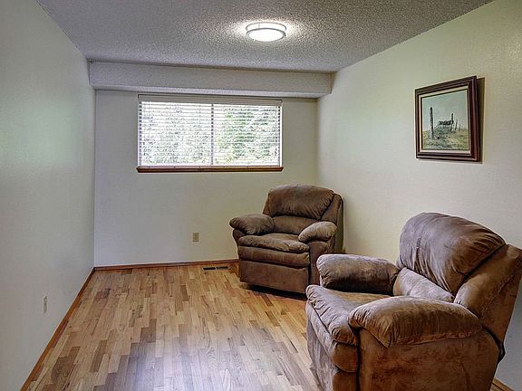 5th image of 2520 206th Pl SW