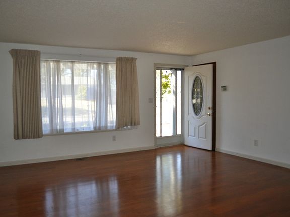5th image of 3363 N Visscher St