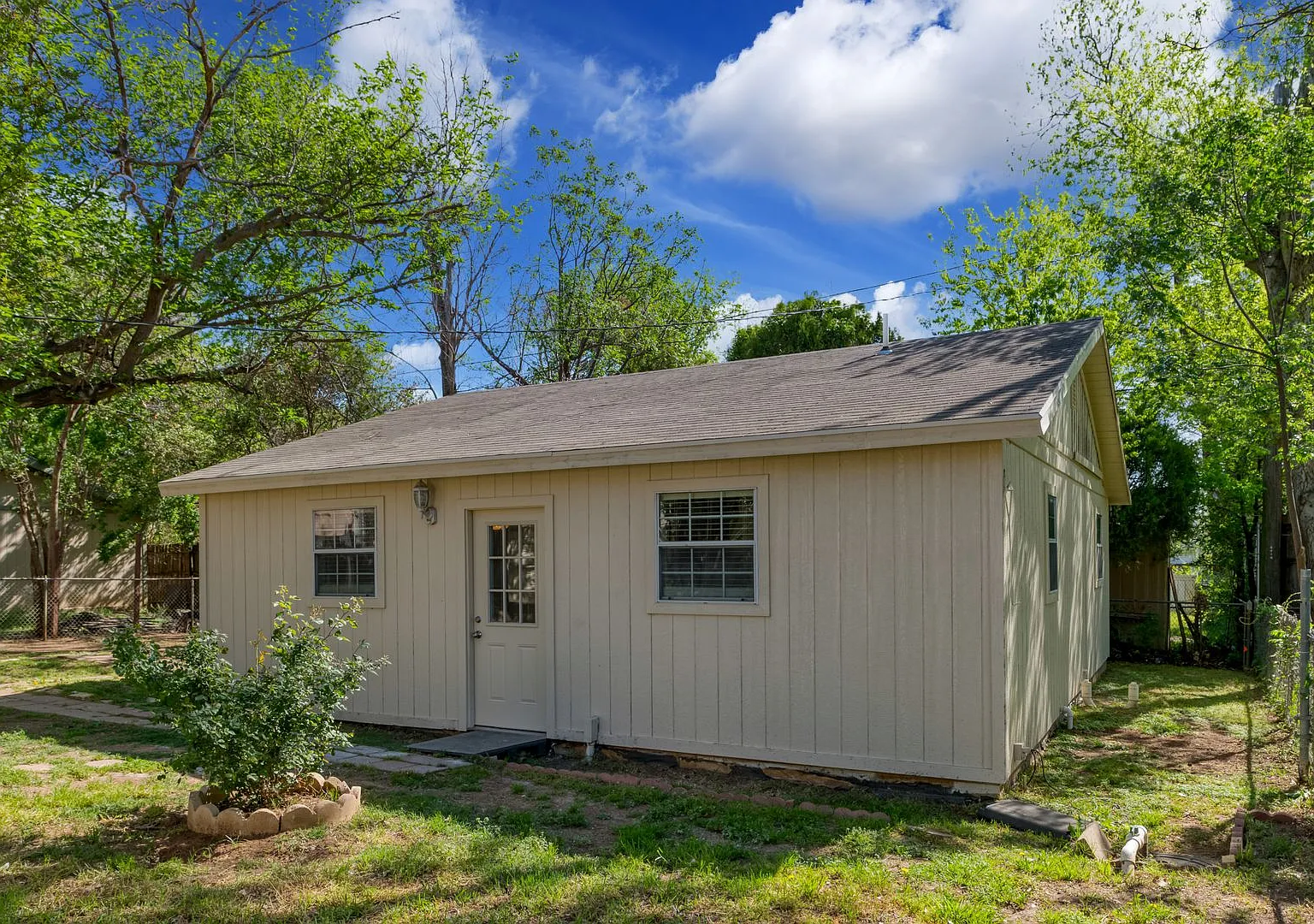 4413 Vermont Ave — Photo 4