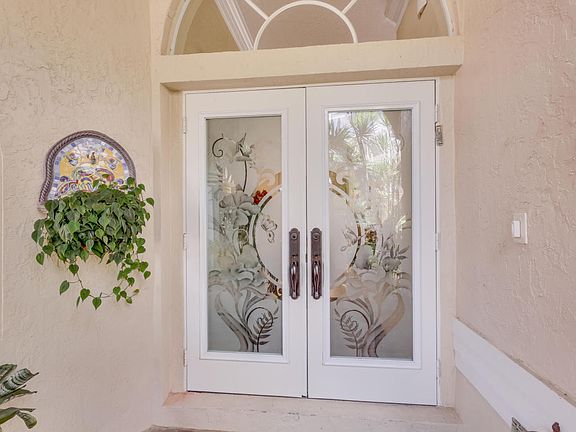 5th image of 10774 Greenbriar Villa Dr