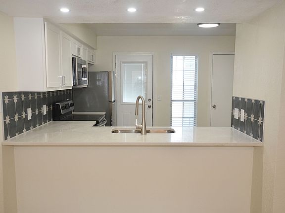 3rd image of 3707 N Saint Charles St #3713