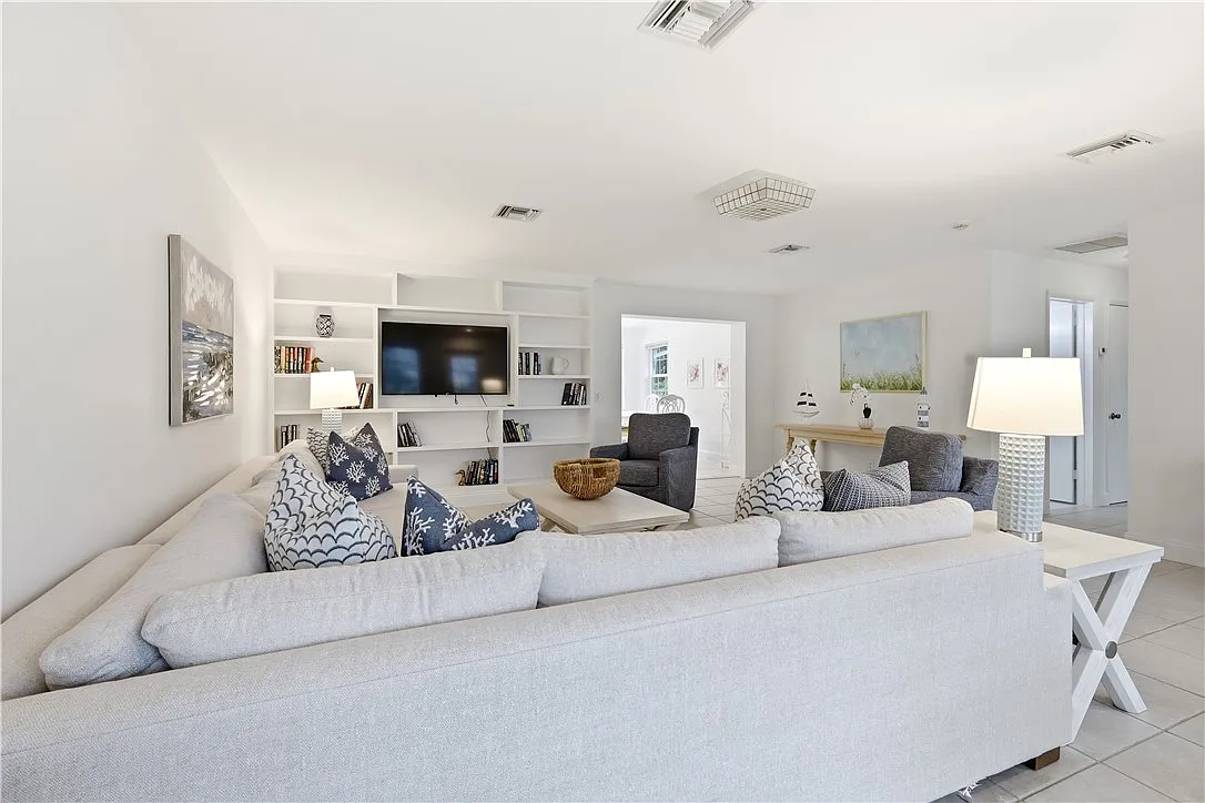 3 bed, 1455 sqft, $8,500 — Photo 4