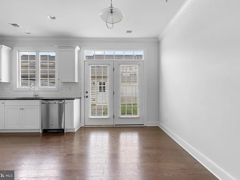 619 W Mulberry St — Photo 10