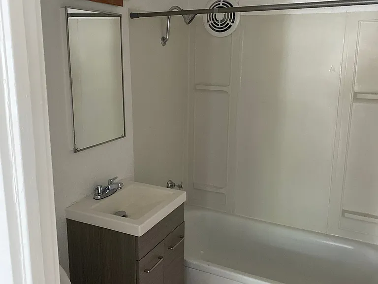 The Highlakes Apartments — Photo 6