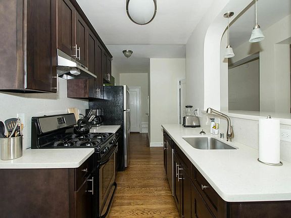 4th image of 1322 Lombard St #204