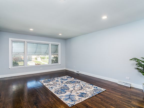 2nd image of 495 Oglesby Ave
