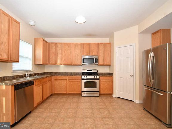 4th image of 2330 Elderberry Dr