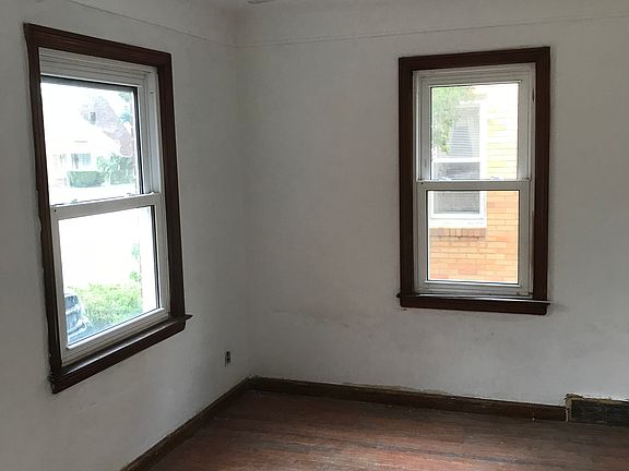 3rd image of 7428 E Robinwood St