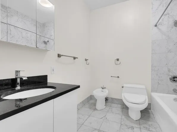 303 East 43rd Street image 5 of 8