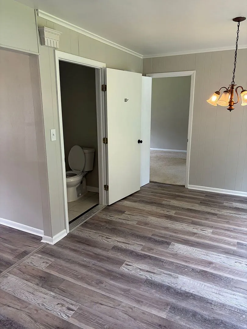 Spacious 4-Bedroom Home with Garage & Fenced Backyard in Hampton! — Photo 3