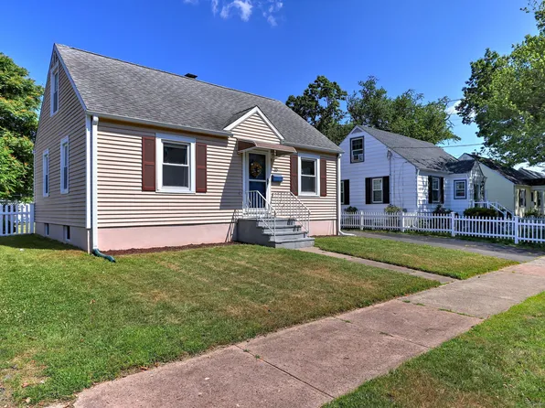 35 Willow Street, West Haven, CT 06516